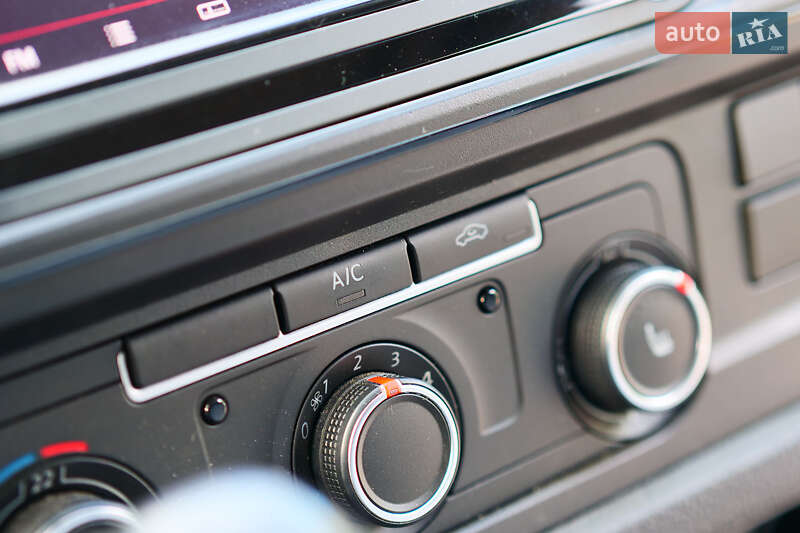 Грузовой фургон Volkswagen Transporter 2018 в Киеве