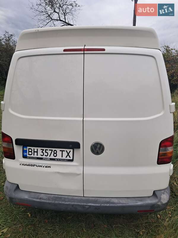 Вантажний фургон Volkswagen Transporter 2006 в Львові