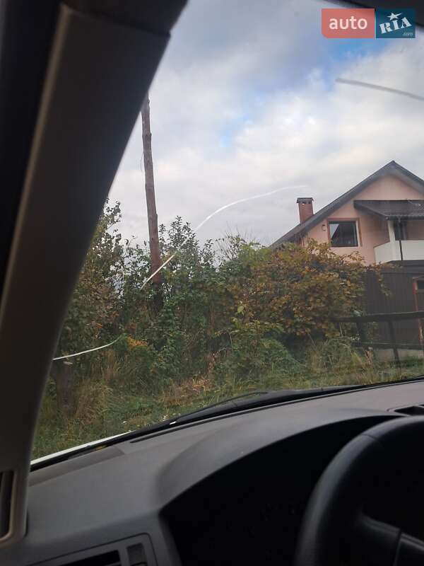 Вантажний фургон Volkswagen Transporter 2006 в Львові