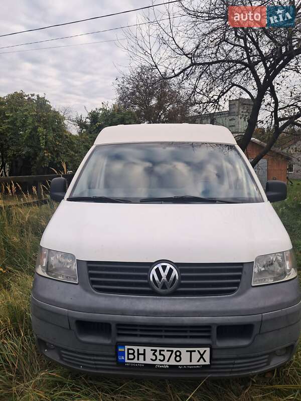 Вантажний фургон Volkswagen Transporter 2006 в Львові