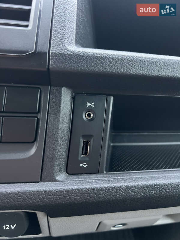 Мінівен Volkswagen Transporter 2017 в Львові