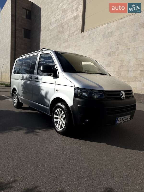 Грузовой фургон Volkswagen Transporter 2010 в Киеве