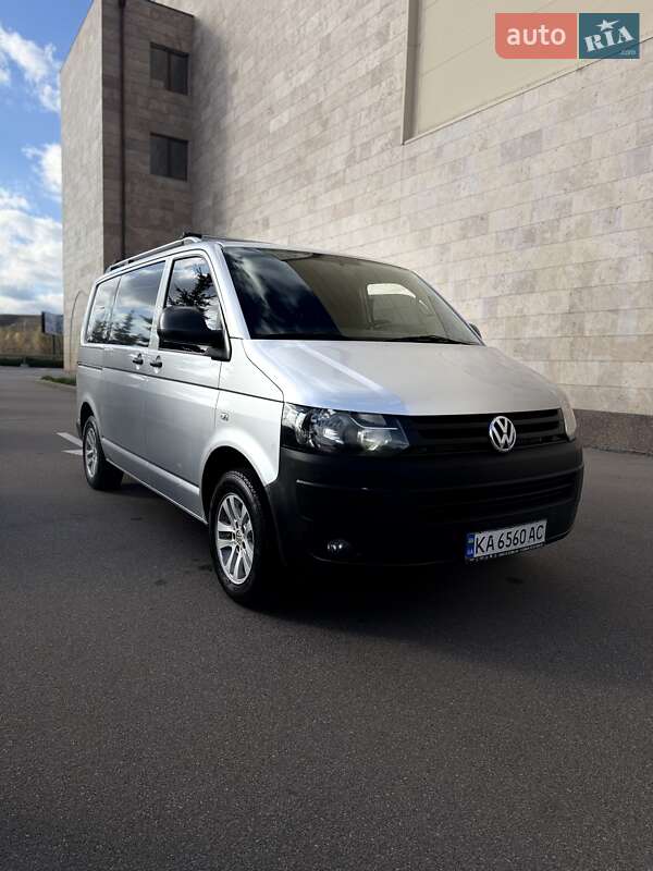 Грузовой фургон Volkswagen Transporter 2010 в Киеве