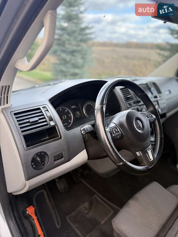 Грузовой фургон Volkswagen Transporter 2010 в Киеве