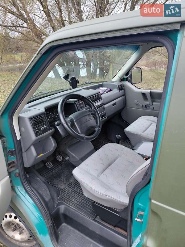 Минивэн Volkswagen Transporter 1996 в Богодухове
