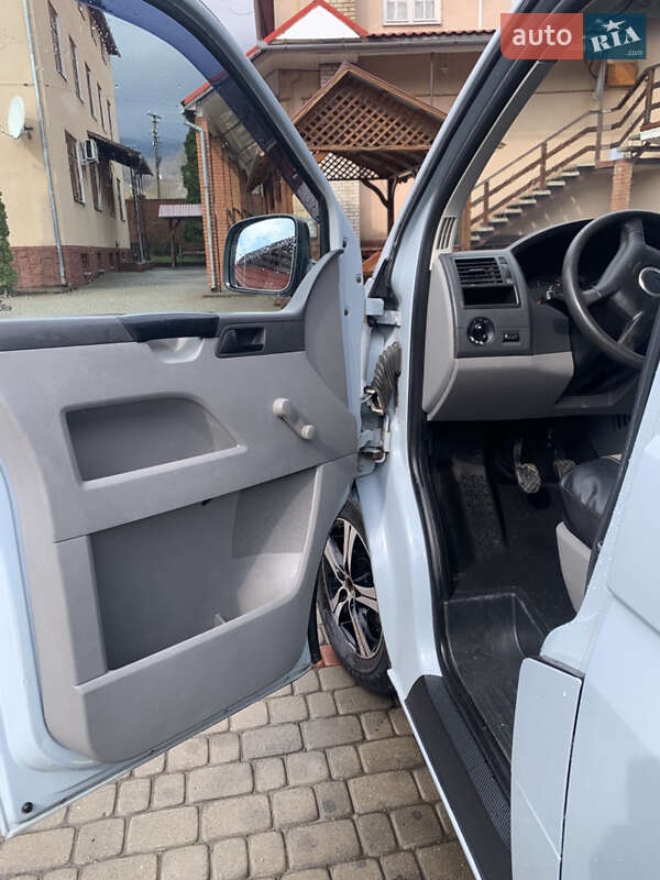 Мінівен Volkswagen Transporter 2003 в Сваляві