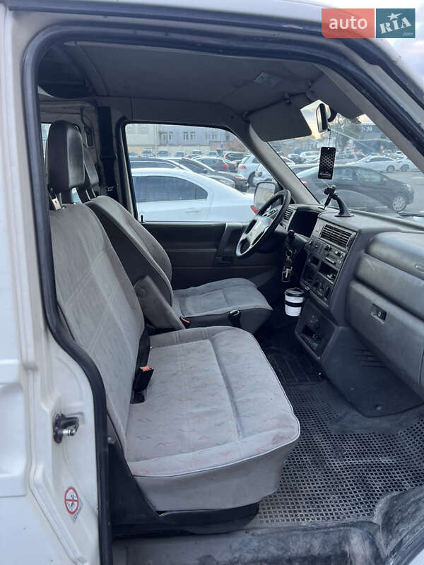 Минивэн Volkswagen Transporter 2001 в Кагарлыке