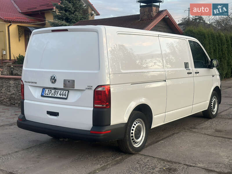 Вантажний фургон Volkswagen Transporter 2016 в Дубні