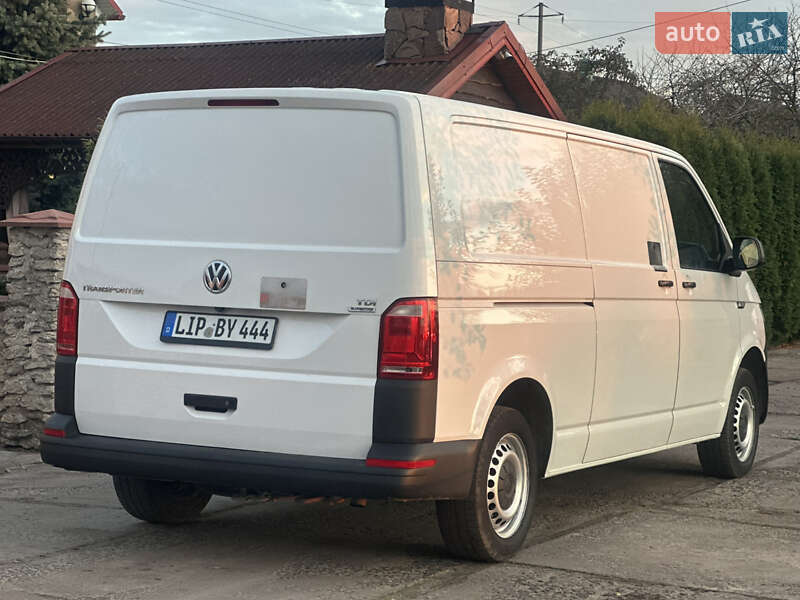 Вантажний фургон Volkswagen Transporter 2016 в Дубні