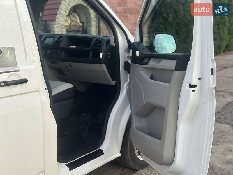 Вантажний фургон Volkswagen Transporter 2016 в Дубні