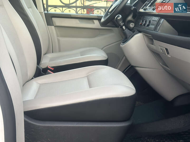 Вантажний фургон Volkswagen Transporter 2016 в Дубні