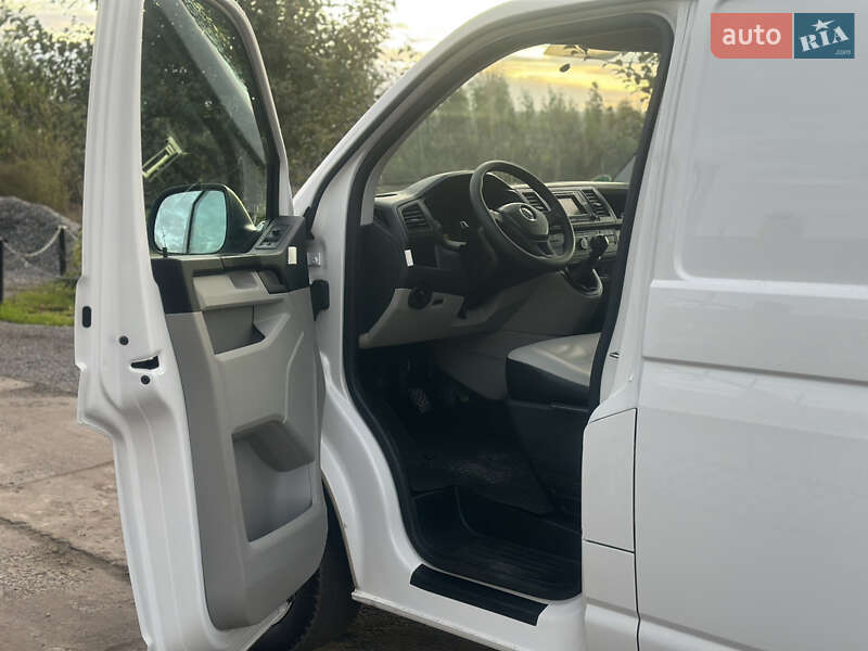 Вантажний фургон Volkswagen Transporter 2016 в Дубні