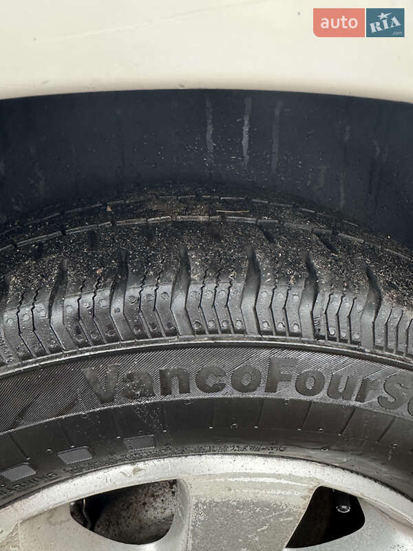 Мінівен Volkswagen Transporter 2005 в Валках