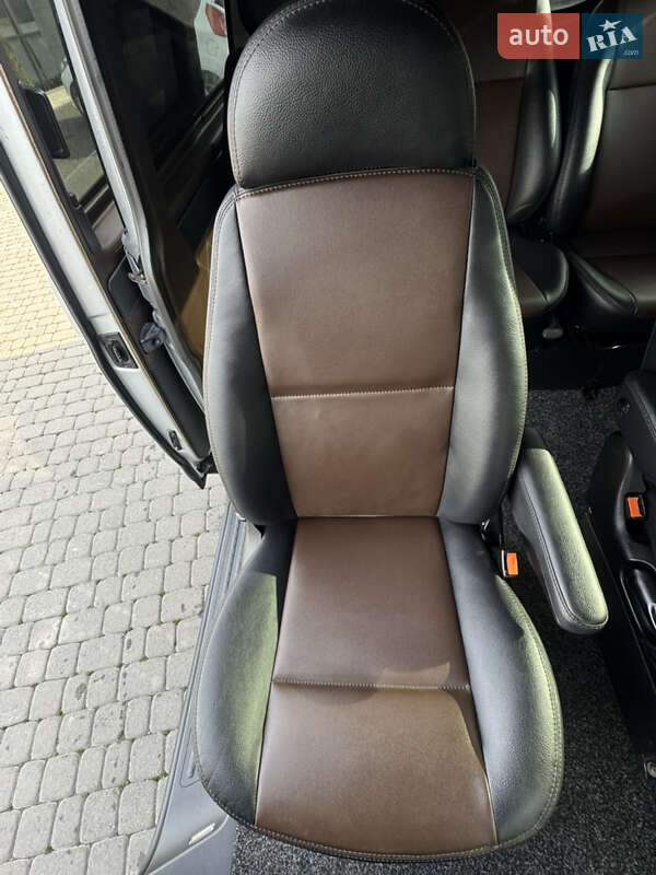 Мінівен Volkswagen Transporter 2010 в Хмельницькому