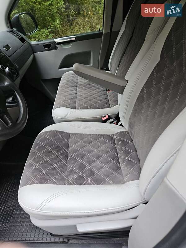 Мінівен Volkswagen Transporter 2010 в Ладижині