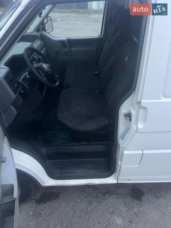 Грузовой фургон Volkswagen Transporter 2003 в Хмельницком