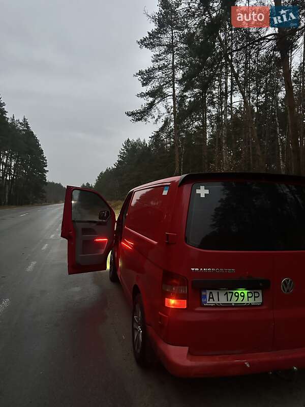 Грузовой фургон Volkswagen Transporter 2006 в Буче
