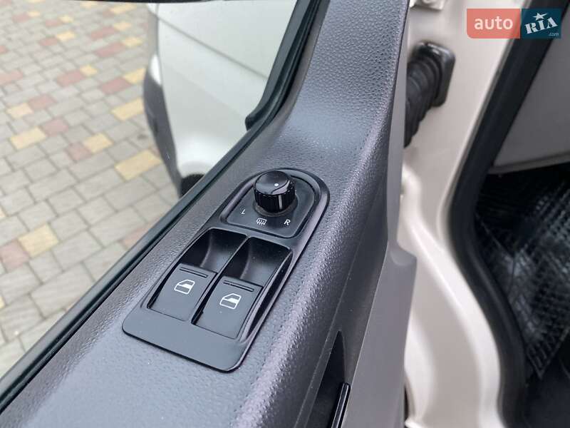 Минивэн Volkswagen Transporter 2006 в Львове