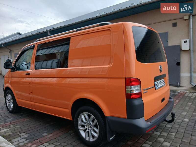 Мінівен Volkswagen Transporter 2012 в Чорткові