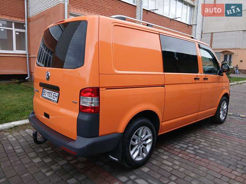 Мінівен Volkswagen Transporter 2012 в Чорткові