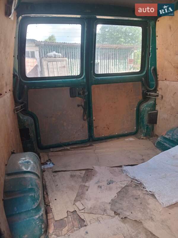 Грузовой фургон Volkswagen Transporter 1998 в Ровно