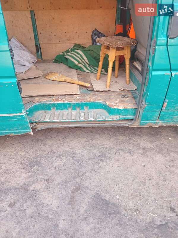 Грузовой фургон Volkswagen Transporter 1998 в Ровно