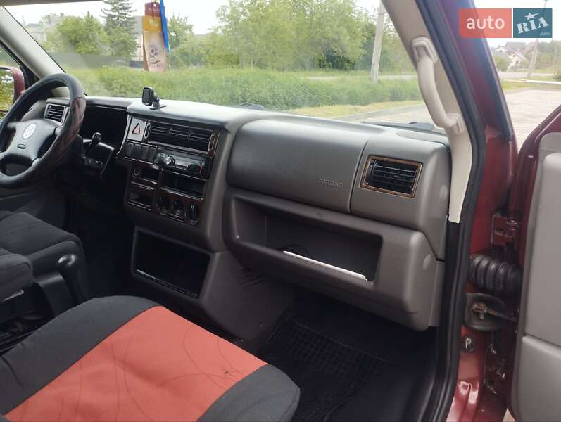 Мінівен Volkswagen Transporter 2001 в Дубні
