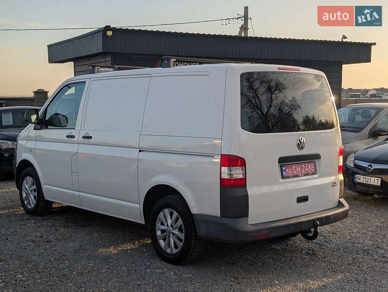 Грузовой фургон Volkswagen Transporter 2012 в Ровно