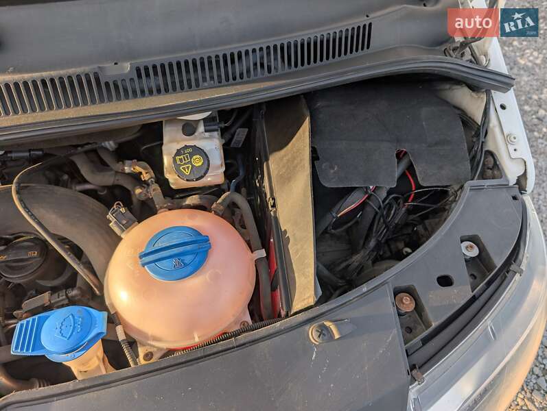 Грузовой фургон Volkswagen Transporter 2012 в Ровно