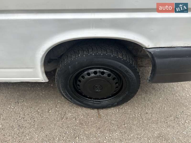 Вантажний фургон Volkswagen Transporter 2000 в Тернополі