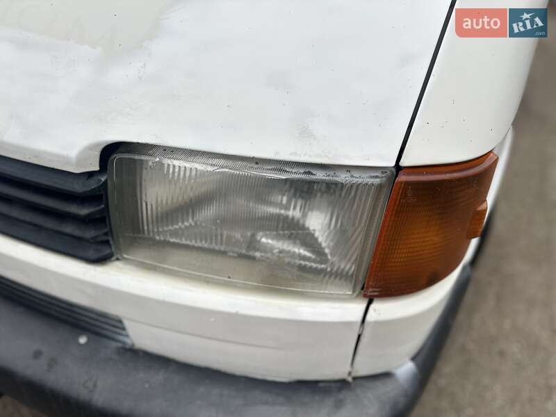 Вантажний фургон Volkswagen Transporter 2000 в Тернополі