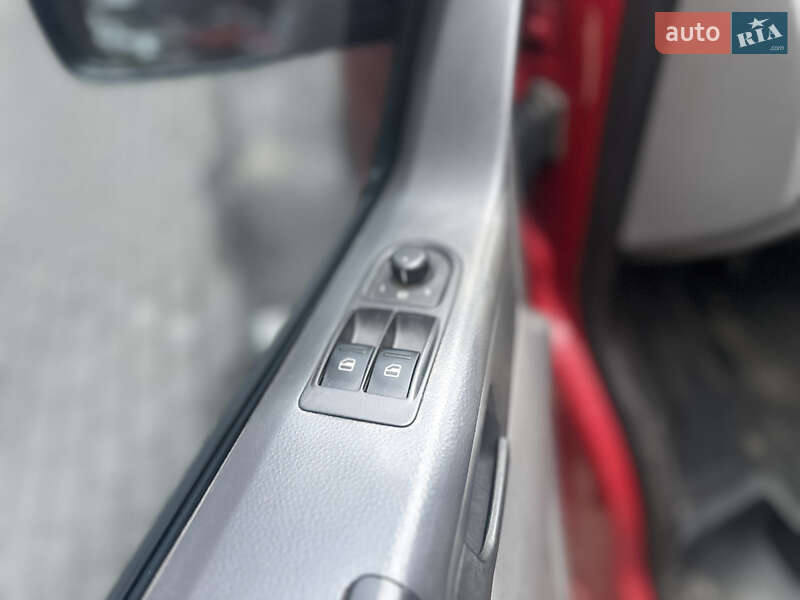 Вантажний фургон Volkswagen Transporter 2006 в Харкові