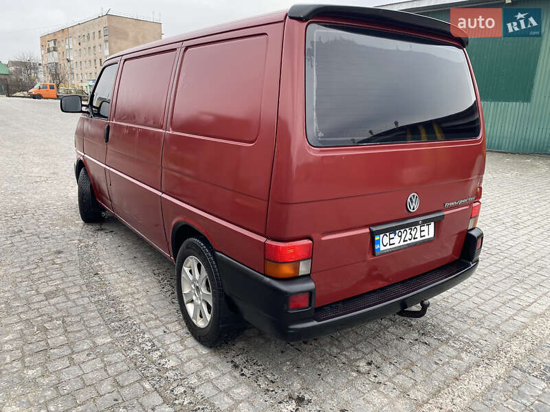 Вантажний фургон Volkswagen Transporter 2001 в Чернівцях