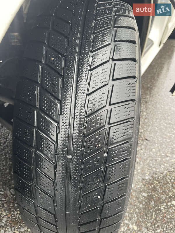 Вантажний фургон Volkswagen Transporter 2006 в Львові