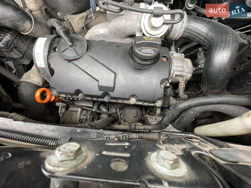 Вантажний фургон Volkswagen Transporter 2006 в Львові