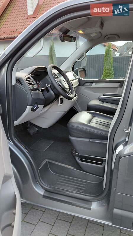 Минивэн Volkswagen Transporter 2019 в Долине