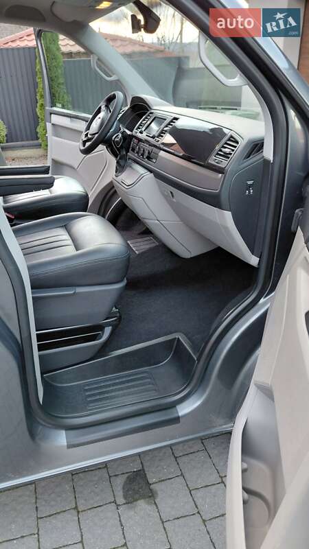 Минивэн Volkswagen Transporter 2019 в Долине