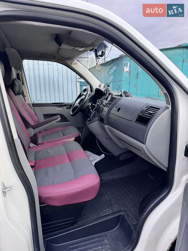 Минивэн Volkswagen Transporter 2006 в Дрогобыче