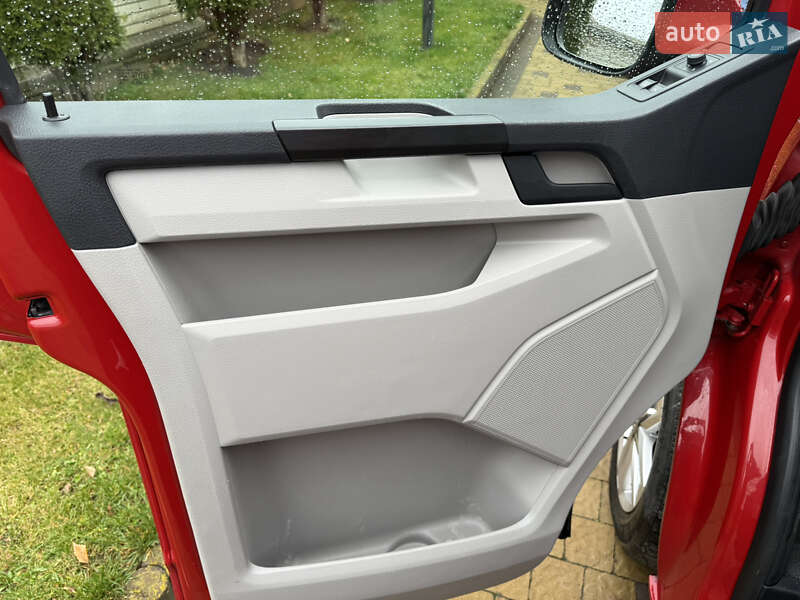 Вантажний фургон Volkswagen Transporter 2018 в Чернівцях