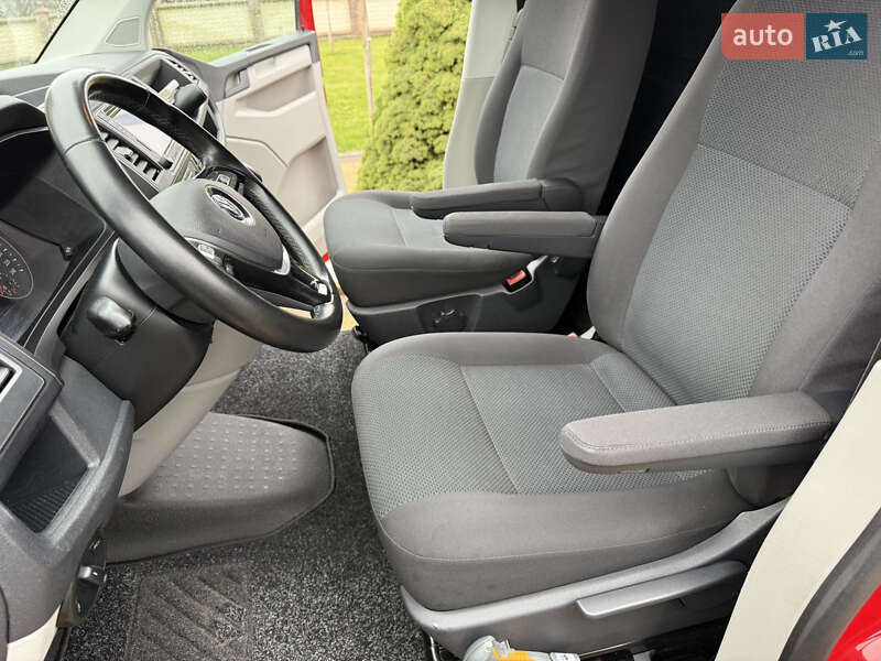 Вантажний фургон Volkswagen Transporter 2018 в Чернівцях