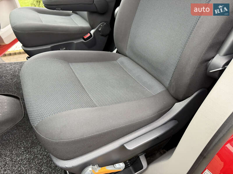 Вантажний фургон Volkswagen Transporter 2018 в Чернівцях