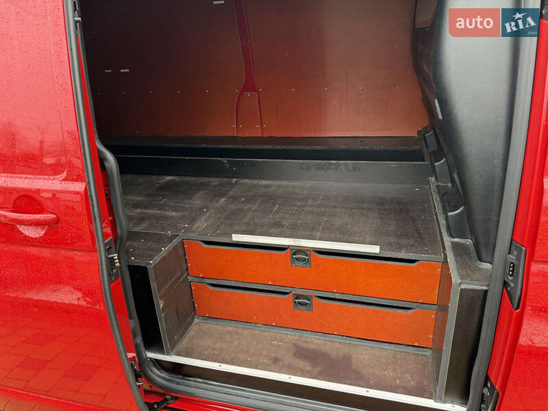 Вантажний фургон Volkswagen Transporter 2018 в Чернівцях