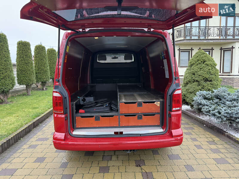 Вантажний фургон Volkswagen Transporter 2018 в Чернівцях