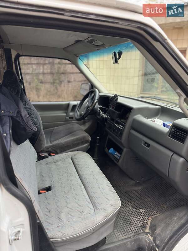 Грузовой фургон Volkswagen Transporter 2001 в Буче