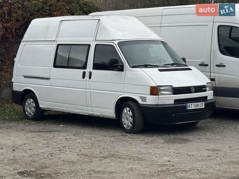 Грузовой фургон Volkswagen Transporter 2001 в Буче
