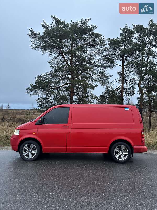 Вантажний фургон Volkswagen Transporter 2006 в Бучі
