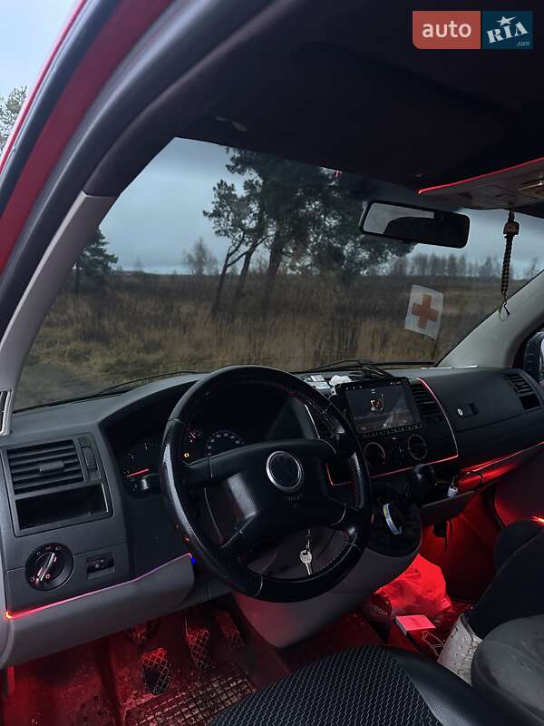 Вантажний фургон Volkswagen Transporter 2006 в Бучі