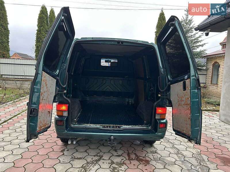 Грузовой фургон Volkswagen Transporter 2002 в Надворной