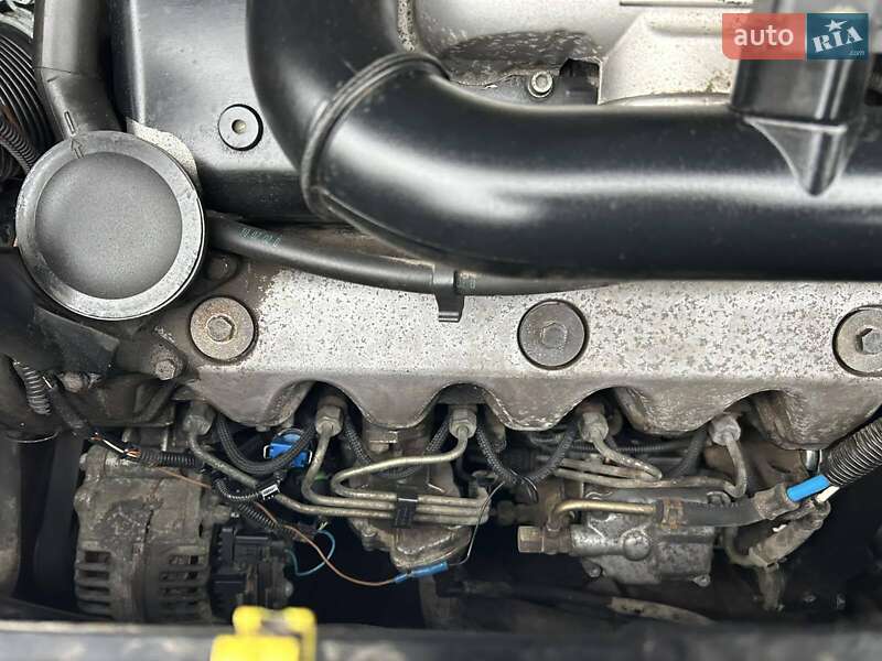 Грузовой фургон Volkswagen Transporter 2002 в Надворной