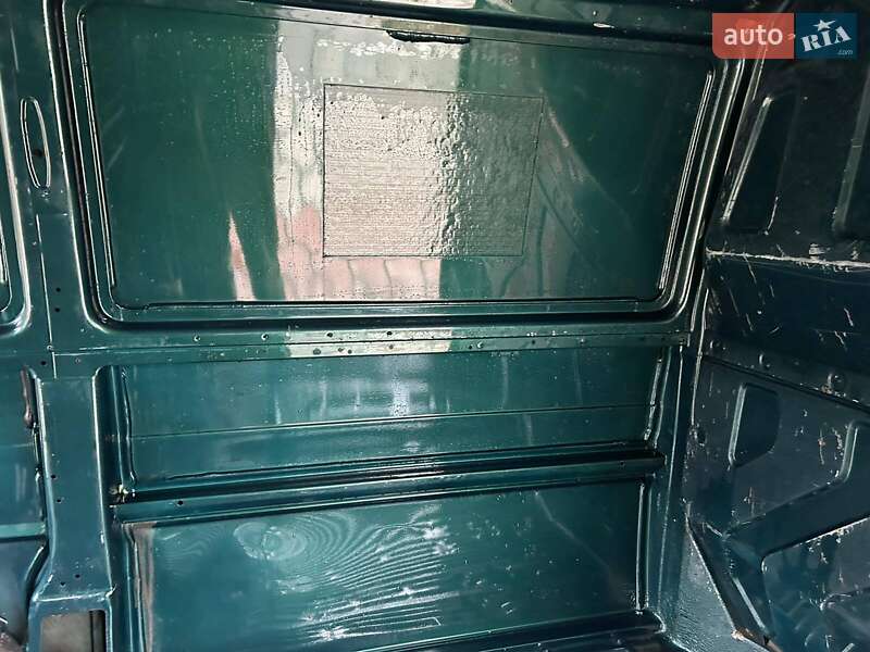 Грузовой фургон Volkswagen Transporter 2002 в Надворной